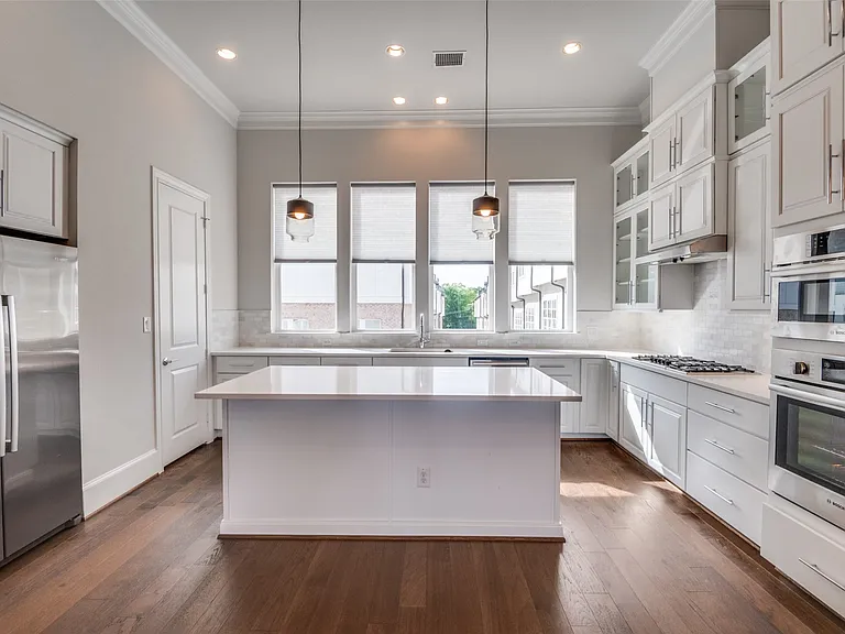 2262 Alterbrook Ln — Photo 9