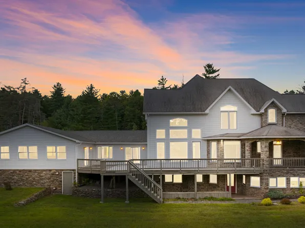 17 Cricket Hill Rd, Hawley, PA 18428