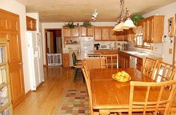 3rd image of 624 Delasalle Ave