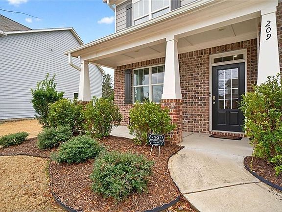 4th image of 209 Valley View Cir