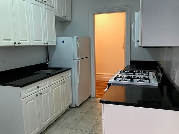 4th image of 217 E 86th St APT 4