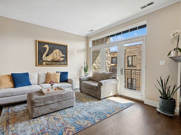 3rd image of 4150 N Kenmore Ave #306