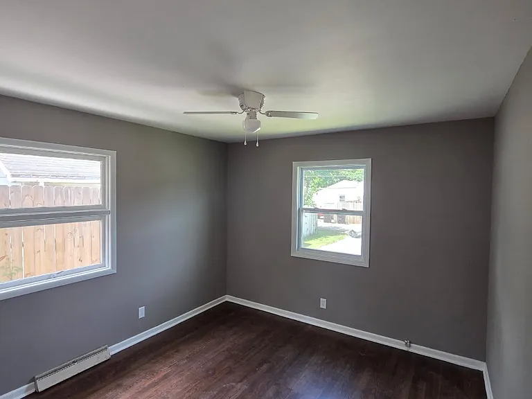 123 SW Roosevelt St #A — Photo 6