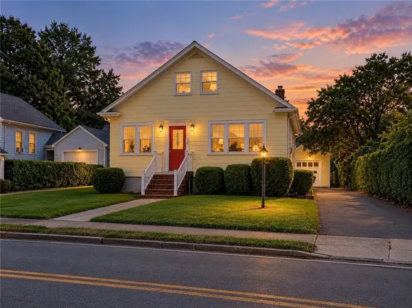 520 Middle Hwy, Barrington, RI 02806