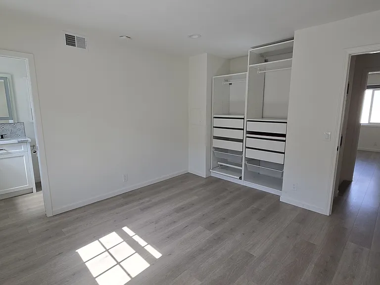 11940 Weddington St #16 — Photo 33