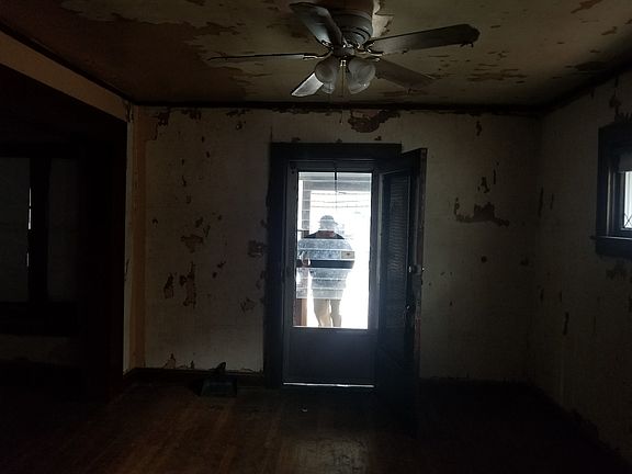 5th image of 3838 College Ave