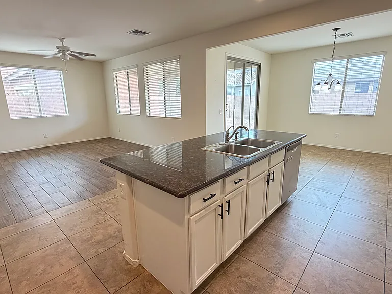 2132 S Martingale Rd — Photo 8