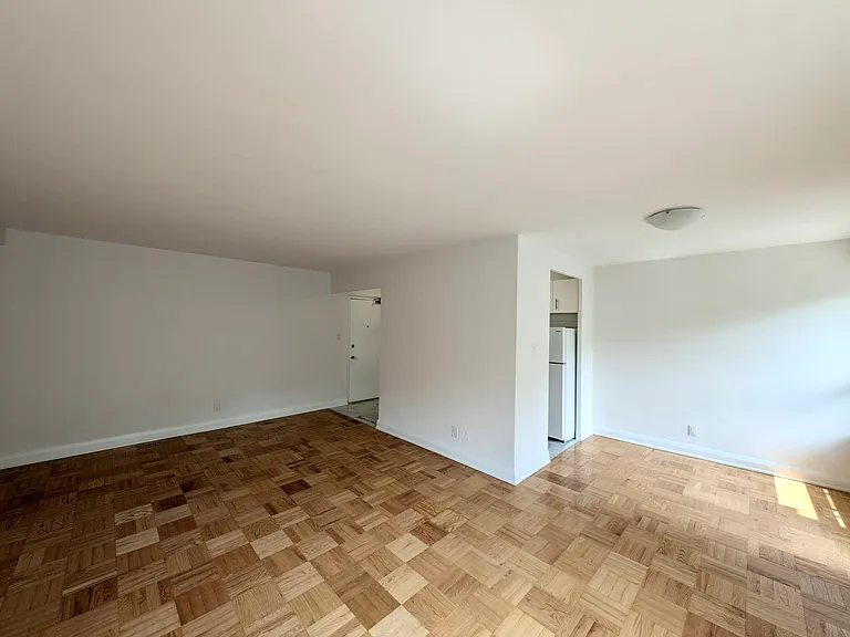 1603 Bathurst St — Photo 7