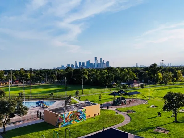 3412 Russell St, Houston, TX 77026