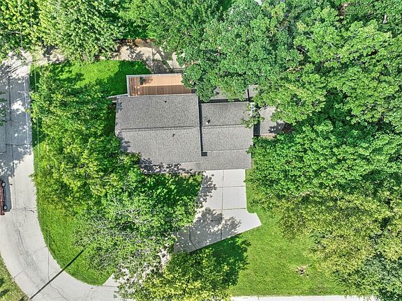 4th image of 2355 Hawthorne Dr