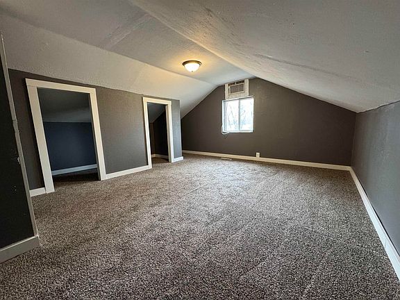 3rd image of 800 1st Ave NE