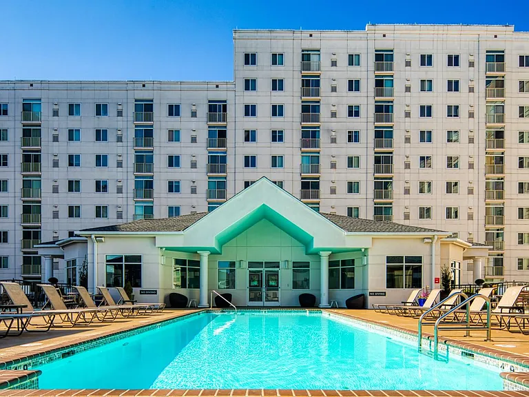 Fabulous & Heated Saltwater Swimming Pool