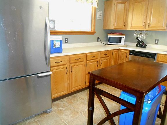 3rd image of 17 Laurel Ave