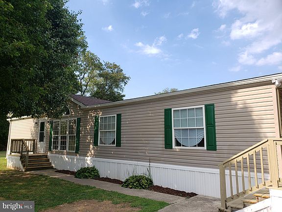 3rd image of 20 Enfield Ln