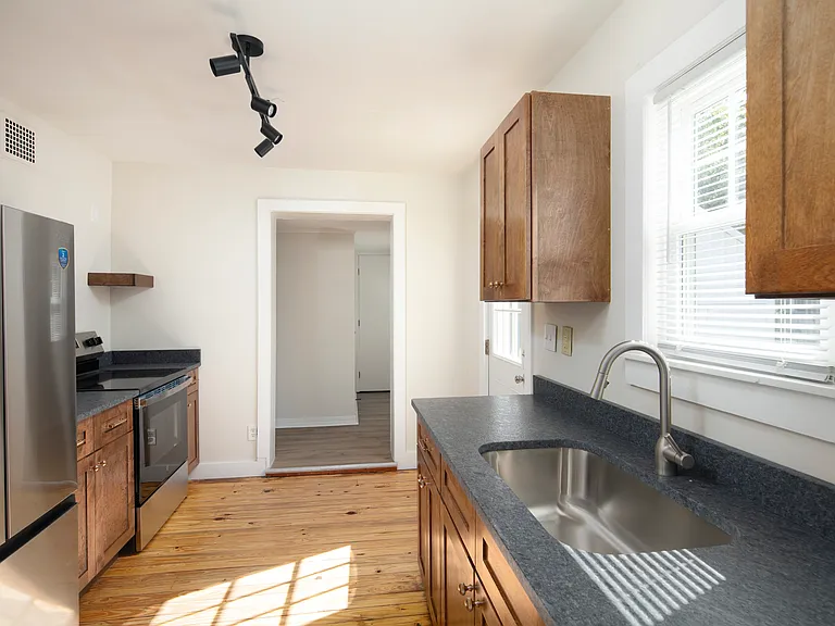 277 Elmwood Dr — Photo 2