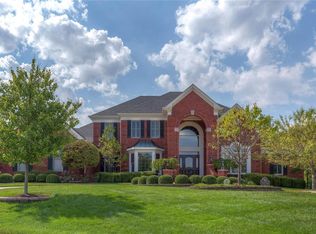 983 Kingscove Ct, Town And Country, MO 63017