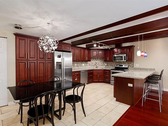 4th image of 534 6th St #403