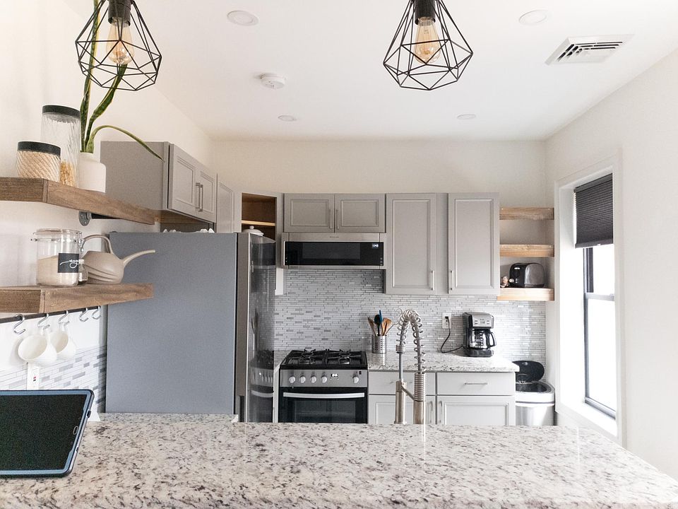 1st image of 218 Renwick St Floor 2