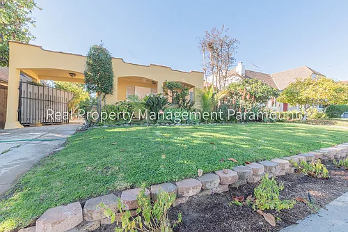 1929 N Berendo St Photo 1