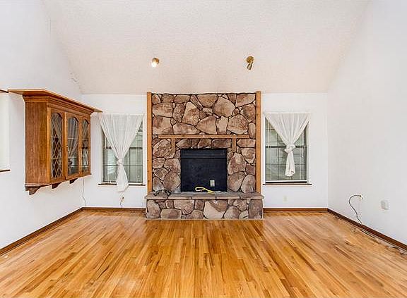 4th image of 67429 Hiern Dr