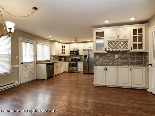 102 Buckingham Drive N, Manchester, NJ 08759