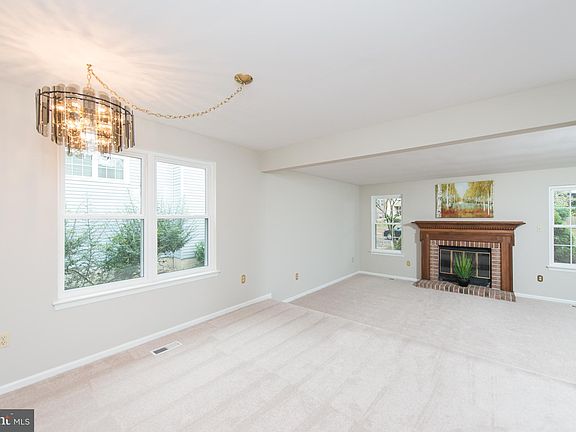 2nd image of 390 Kings College Dr