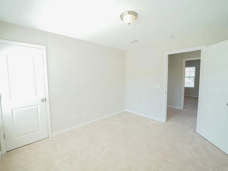 215 Shelton St — Photo 21