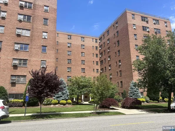 208 Anderson St #3A, Hackensack, NJ 07601