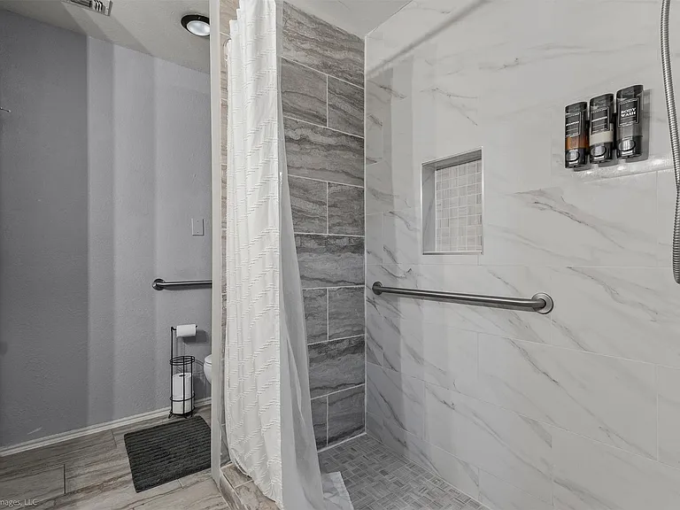 1531 Pickwick Ln — Photo 19