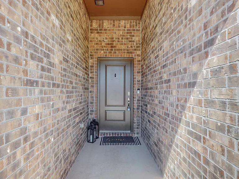11029 Klondike Ln — Photo 3
