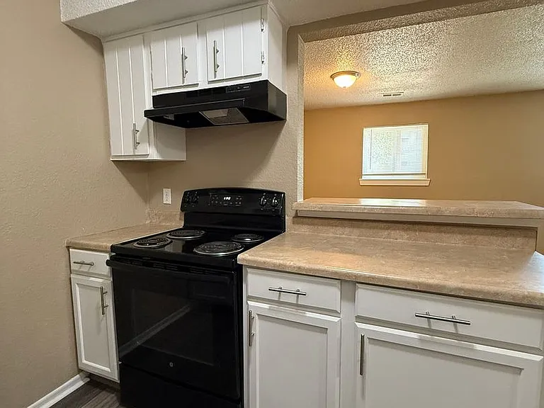 1712 S Ash Ave — Photo 18