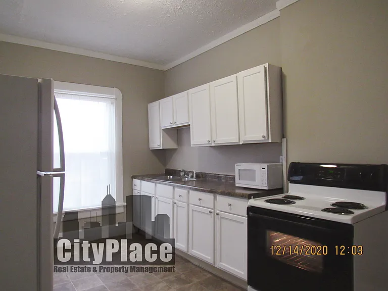 2318 N Capitol Ave — Photo 9