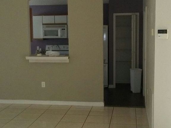 4th image of 3530 Monument Dr