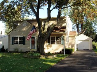 31 N Burbank Dr, Amherst, NY 14226