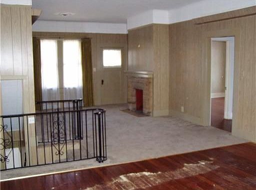 3rd image of 914 S Division St