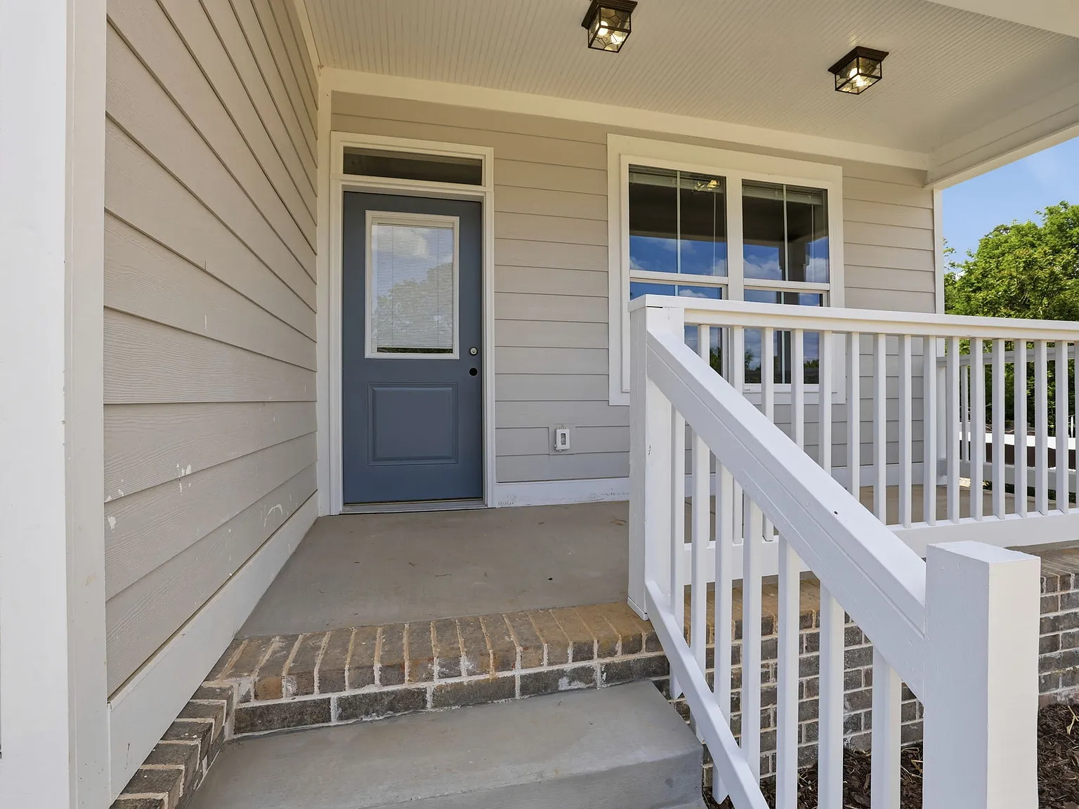 707 Woodmore Lane — Photo 3