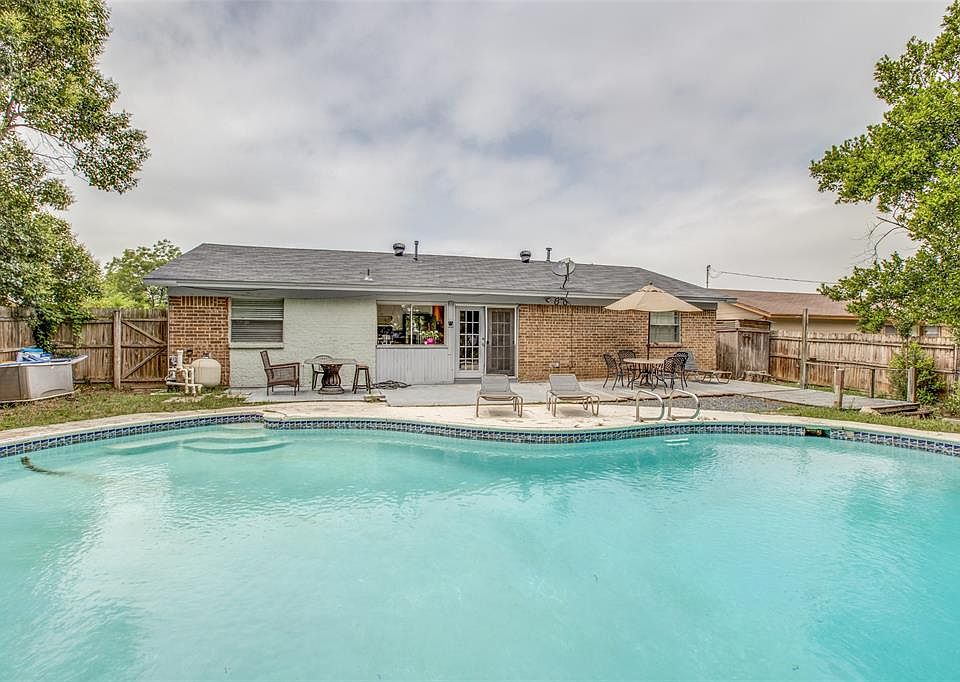 1st image of 608 Mesquite Ave