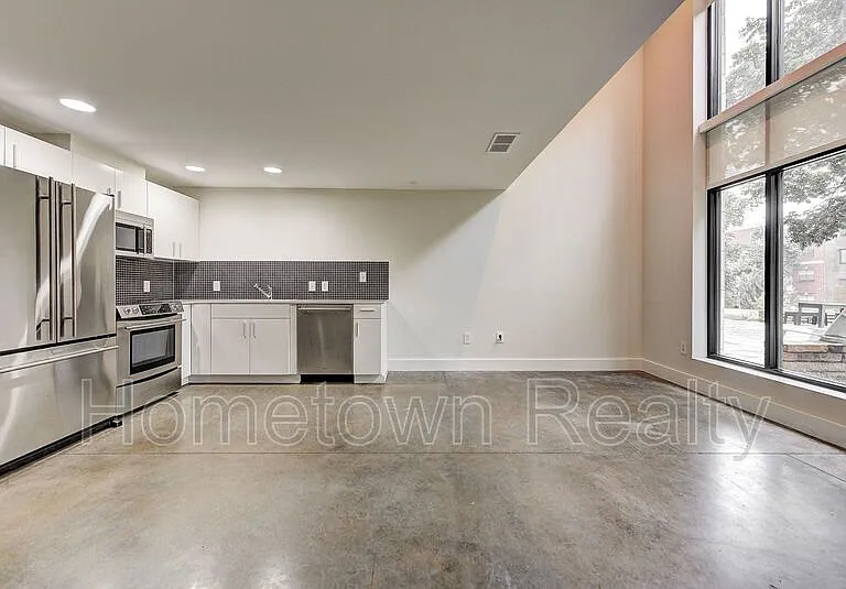 301 NE 4th St #2 — Photo 11