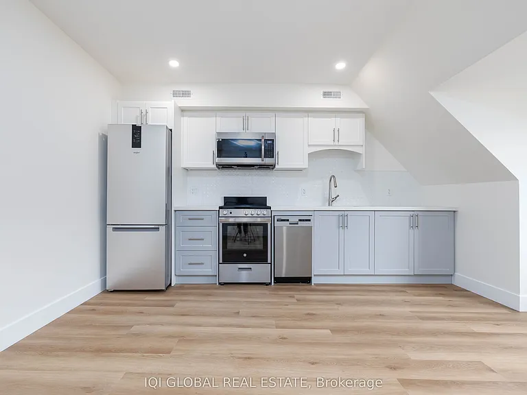 1502 Dufferin St #3 — Photo 3