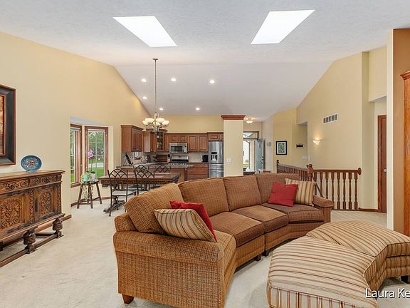 5th image of 2131 Krislin St NE