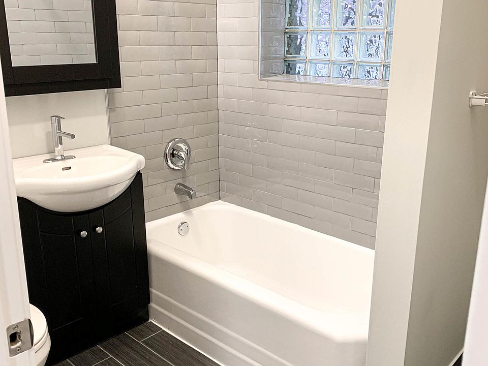 2nd image of 4856 N Paulina St #1