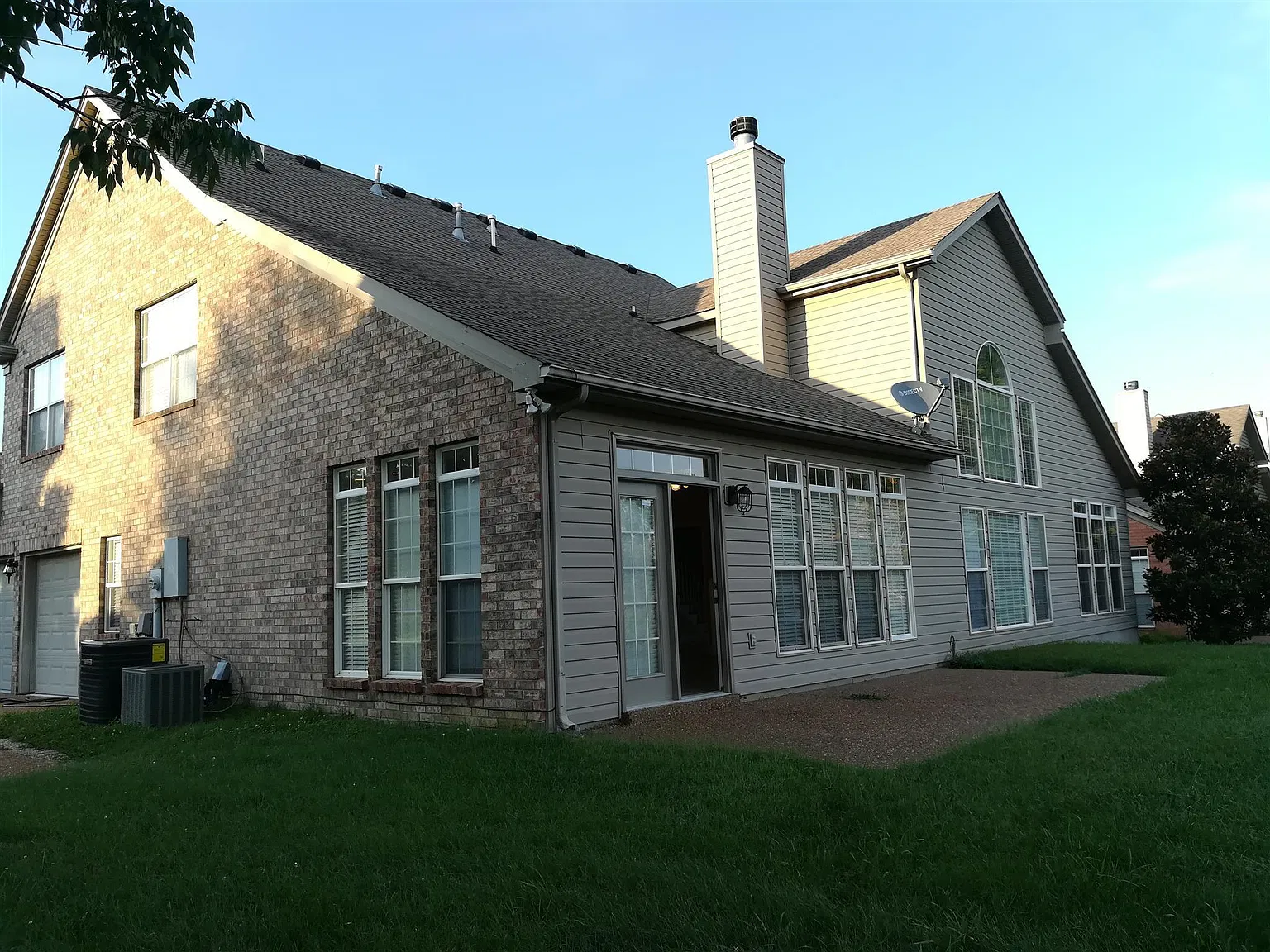 4 bed, 3.5 bath, 3184 sqft, $4,250 — Photo 2