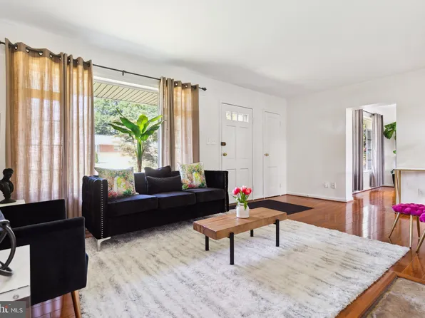 127 N Floyd St, Alexandria, VA 22304