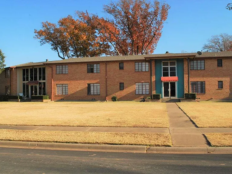 3701 Southmoor Ln — Photo 1