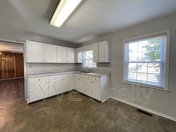 5th image of 120 Old Trinity Ln