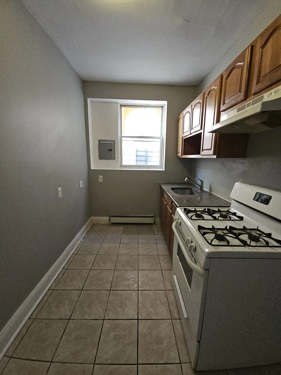 Building Photo - 138 Clinton Ave #2R