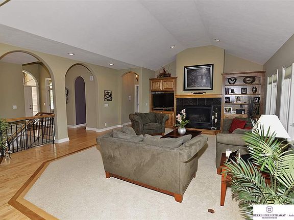 5th image of 616 S 196th Ave