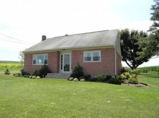 914 Log Cabin Rd, Leola, PA 17540