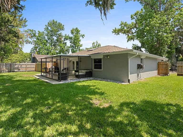 909 Bentwood Ln #1 — Photo 4