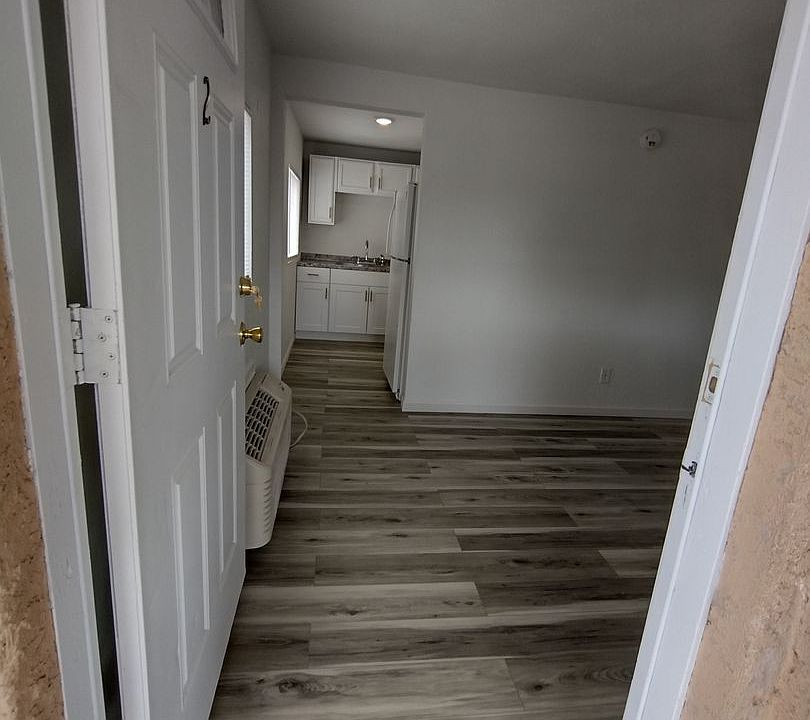 1st image of 1909 N 25th Pl APT 2